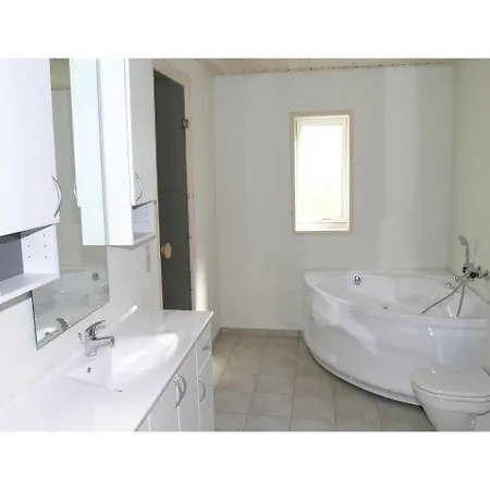 Four Bedroom Holiday In * Strandby